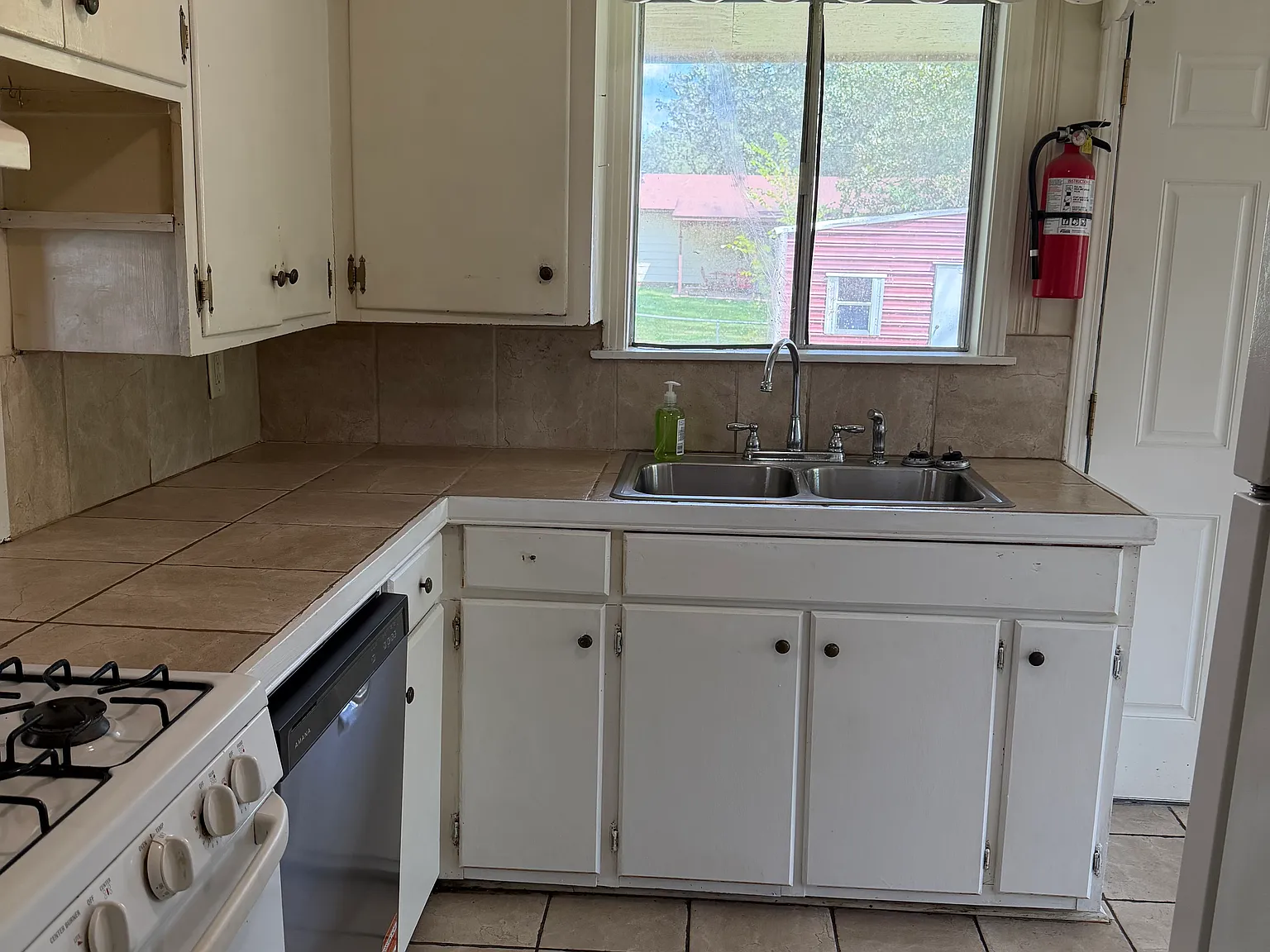 3 bed, 1072 sqft, $1,100 — Photo 4