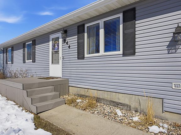 4th image of 844 12th Ave W