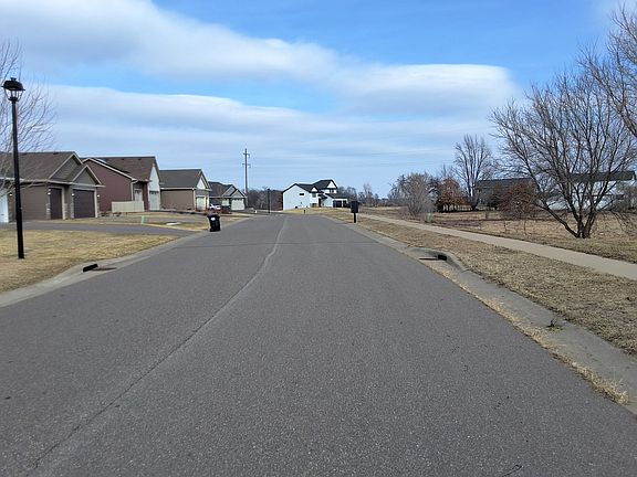 5th image of 917 193rd Ln NE