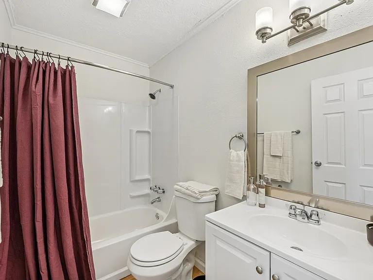 Raccoon Creek Apartments — Photo 11