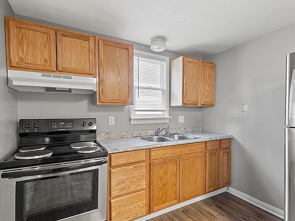 5th image of 520 Chestnut St