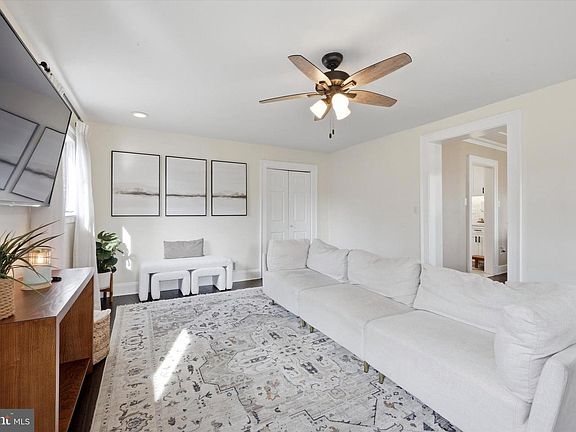 4th image of 810 Woodland Ave