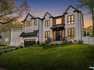 336 Lockwood Dr, Paramus, NJ 07652
