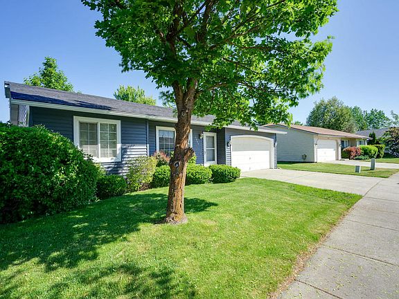 2nd image of 1303 E Singing Hills Dr
