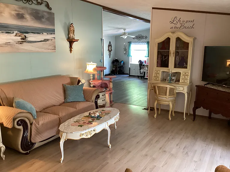 107 Fisherville Rd — Photo 2