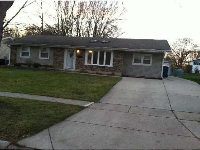1826 Kingston Ln photo 1
