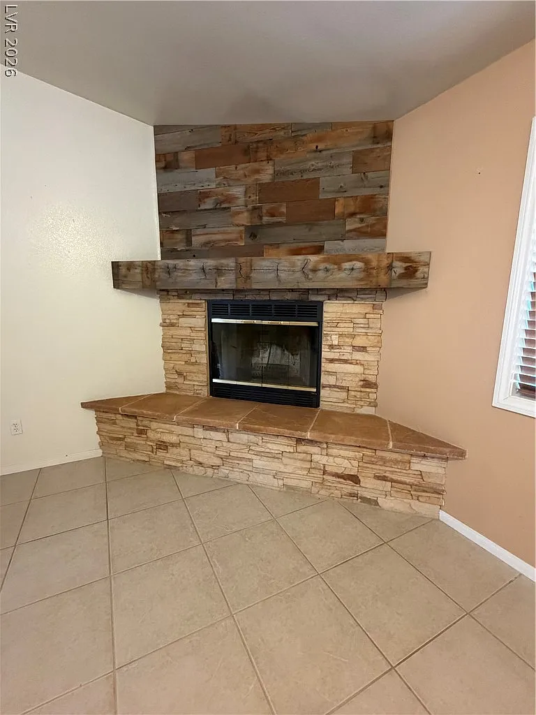 4 bed, 2.0 bath, 1787 sqft, $2,300 — Photo 4