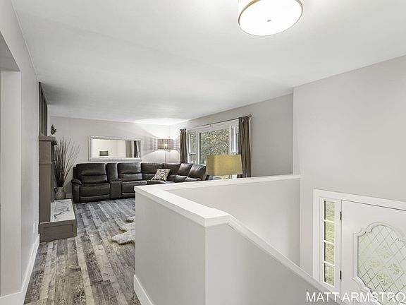 5th image of 3690 Wentworth Dr SW