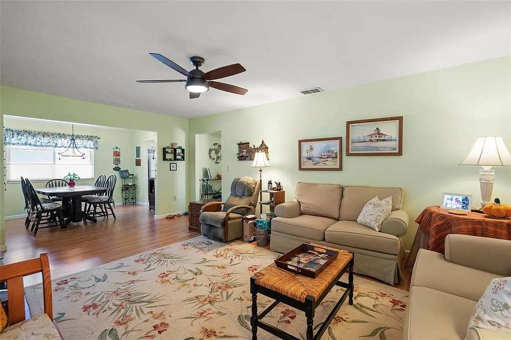 2 bed, 2.0 bath, 1372 sqft, $1,875 — Photo 4