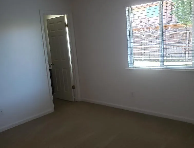 221 Medina Ct — Photo 9