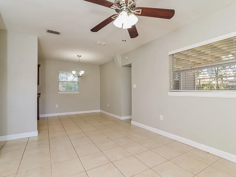 132 Alder Ave — Photo 4