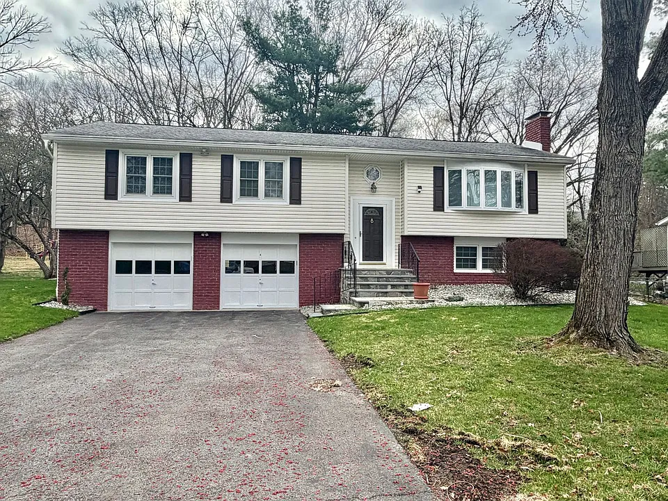 29 Carriage Hill Ln