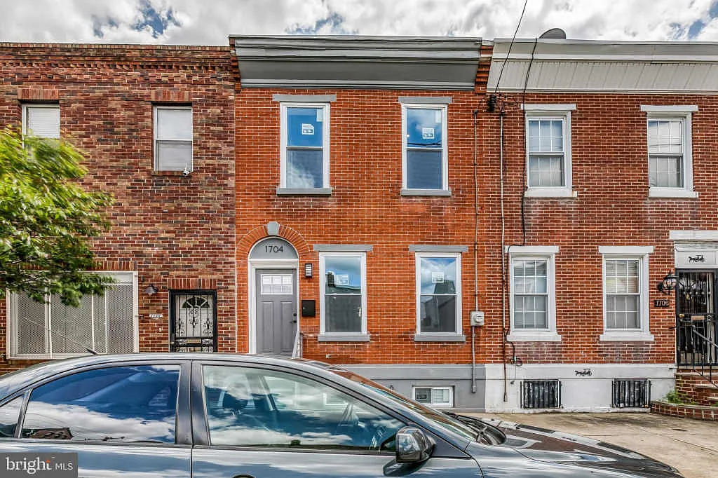 1704 Tasker St photo 1