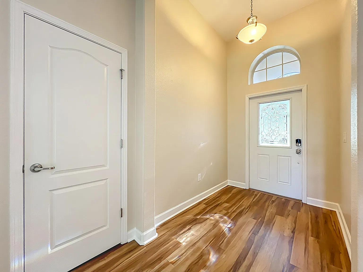 3 bed, 1672 sqft, $2,400 — Photo 3