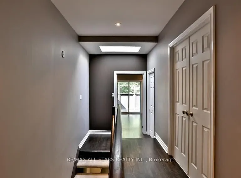 68 Macpherson Ave — Photo 13