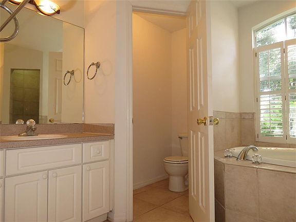 4th image of 518 Emberwood Dr