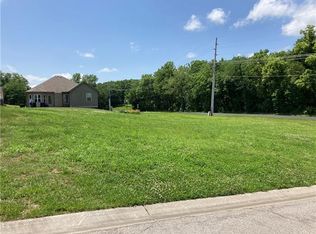 4002 Greywood Ln, Saint Joseph, MO 64505