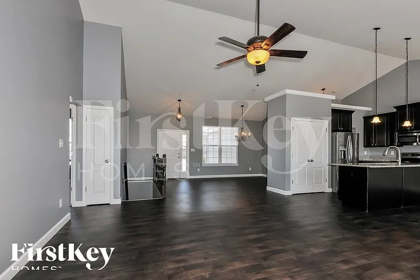 4 bed, 3.5 bath, 1804 sqft, $2,845 — Photo 3