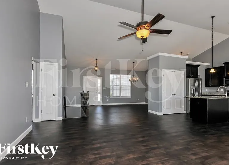 221 Lonepine Dr — Photo 3