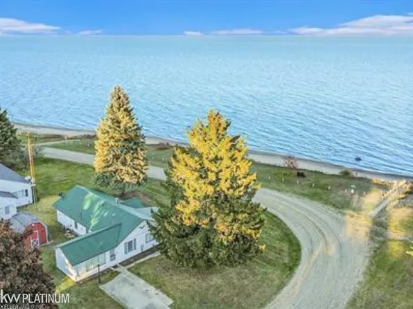 3453 Shoreview Dr, Deckerville, MI 48427