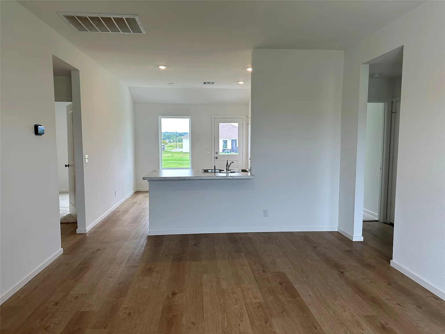 3 bed, 2.0 bath, 1143 sqft, $1,650 — Photo 3