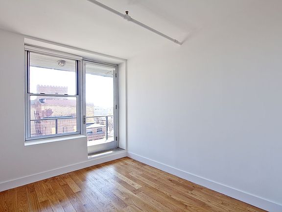 5th image of 48 Meserole St APT 6A