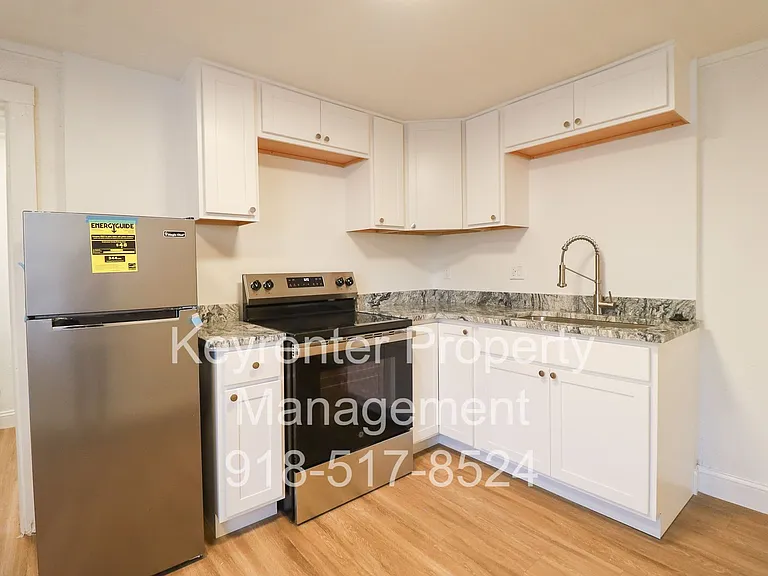 506 W 4th St Fourplex — Photo 7