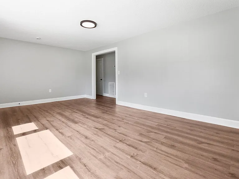 2447 Whitfield Rd — Photo 4
