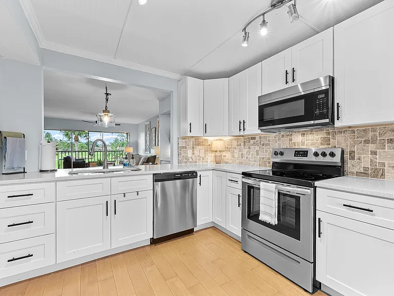 149 Palm Dr #18 — Photo 6