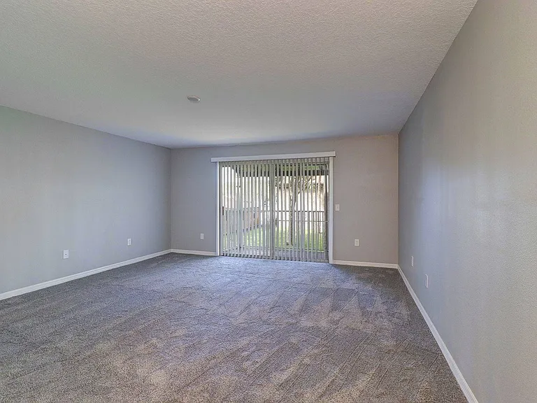 2x2L Diamond Living Area