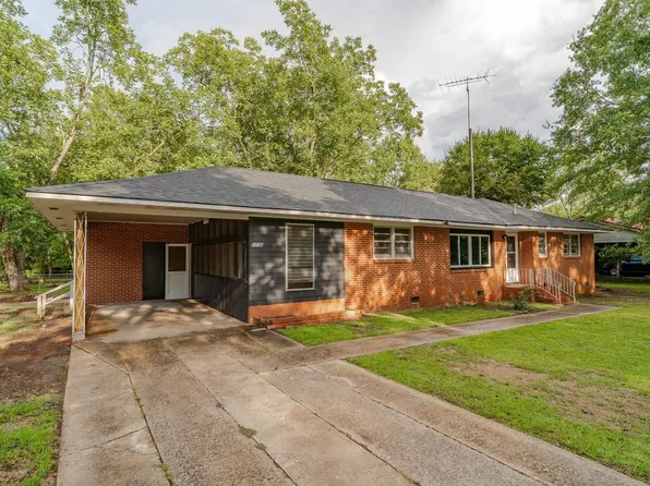 1106 Knoxville St, Fort Valley, GA 31030