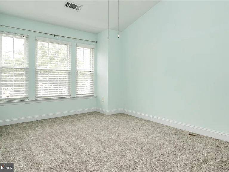 824 Stonehurst Ct — Photo 21