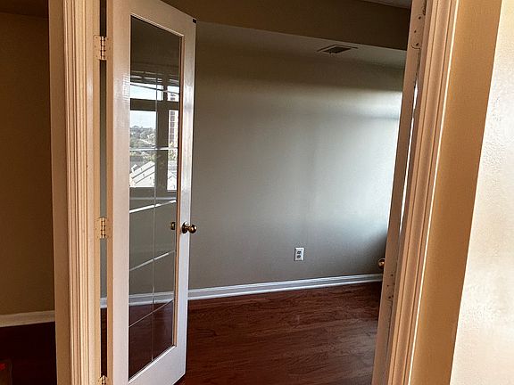 5th image of 2400 Clarendon Blvd APT 810