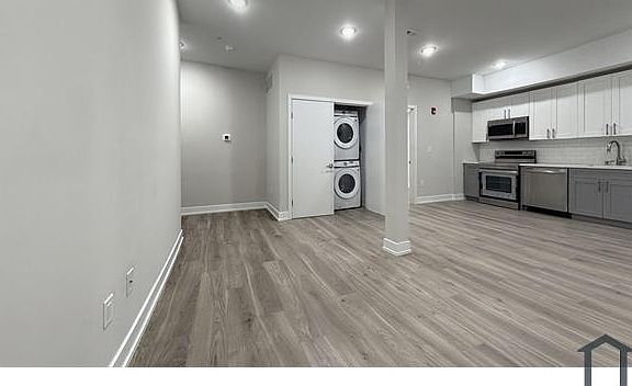 5th image of 2105 Germantown Ave #3