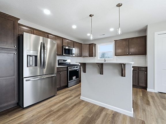 4th image of 218 Saddle Ridge Dr