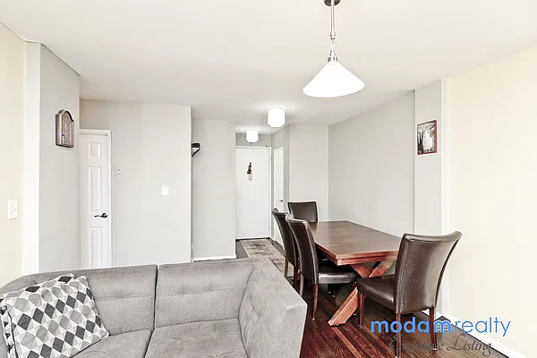 Sold by Moda Realty | media 5