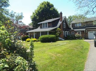 17 Dorr St, Branford, CT 06405