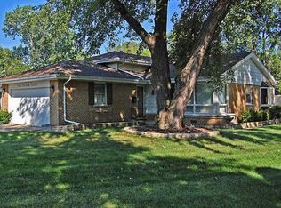 1038 Everett Ln, Des Plaines, IL 60018