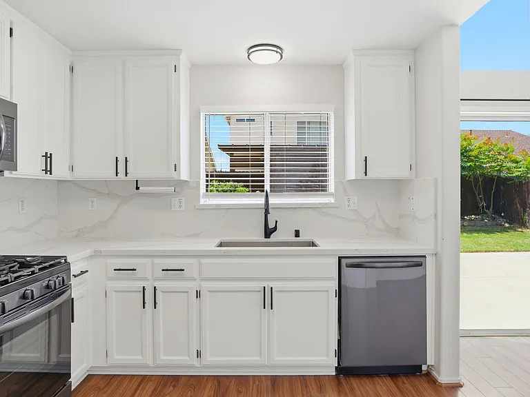 419 Pioneer Ave — Photo 10