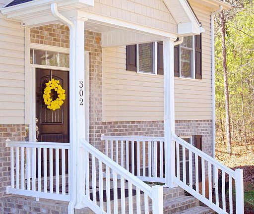 3rd image of 302 Woods Edge Dr