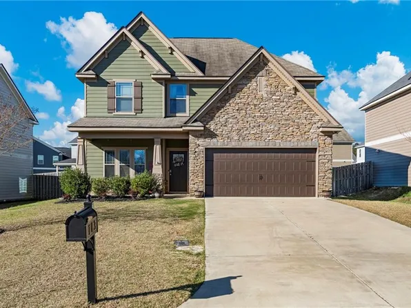 103 Red Oak Pl, Smiths Station, AL 36877