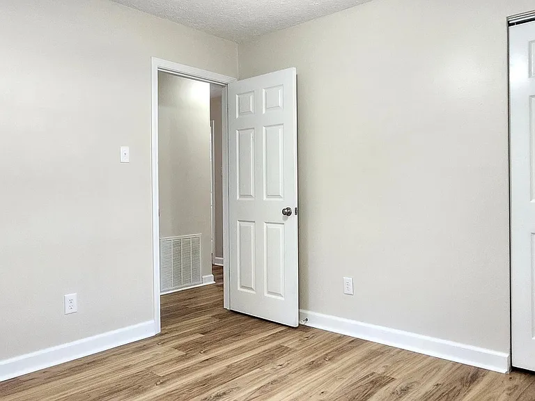 1917 Stuart Ave — Photo 11