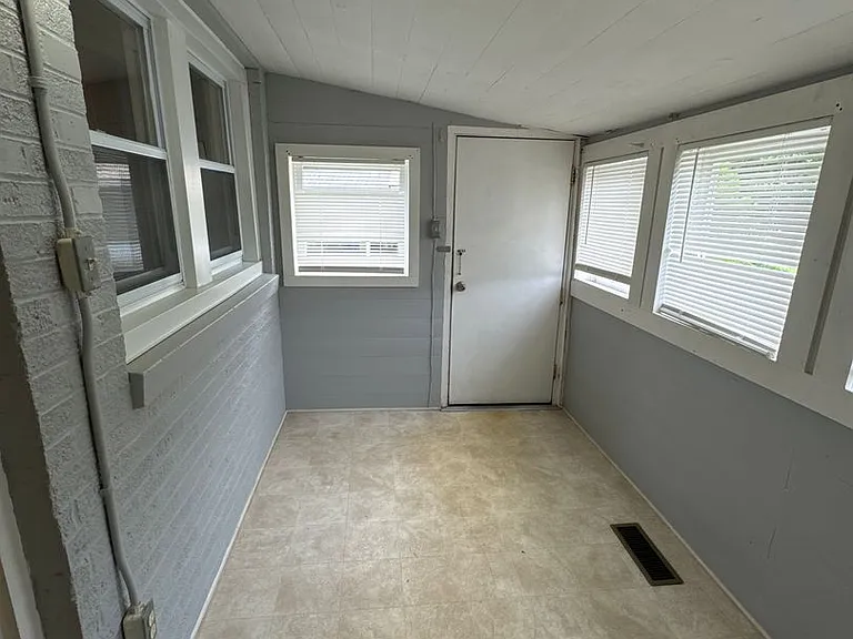 630 Elm St — Photo 4