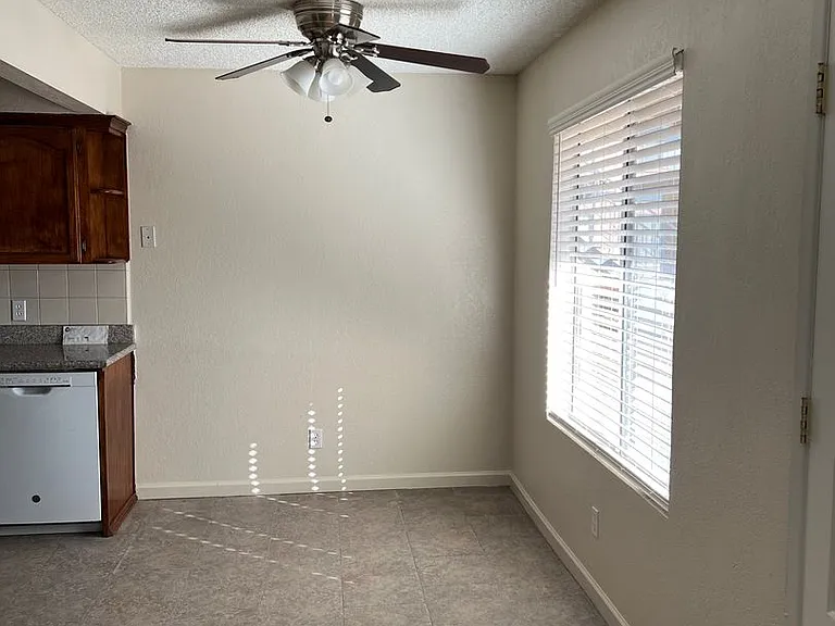 657 W Parlier Ave #126 — Photo 6