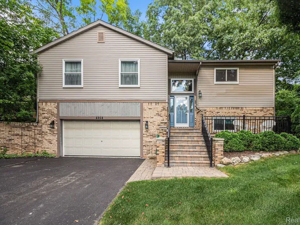 4908 Muskoday Rd, Clarkston, MI 48348