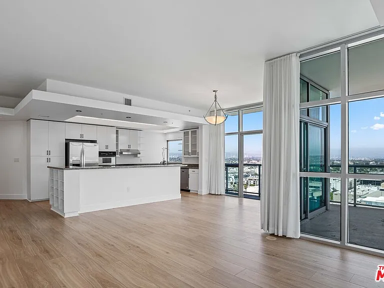 13700 Marina Pointe Dr #1916 — Photo 9