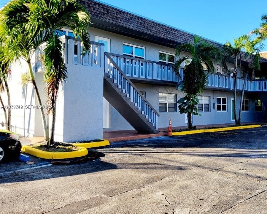 1st image of 4717 SW 33rd Ave APT 102