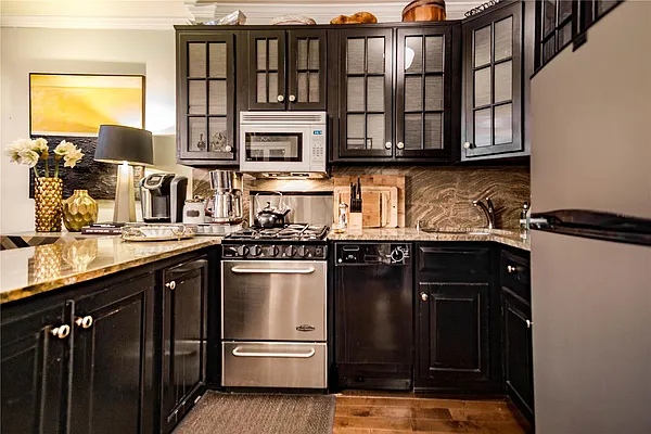 Rented by Century 21 Metropolitan | media 16