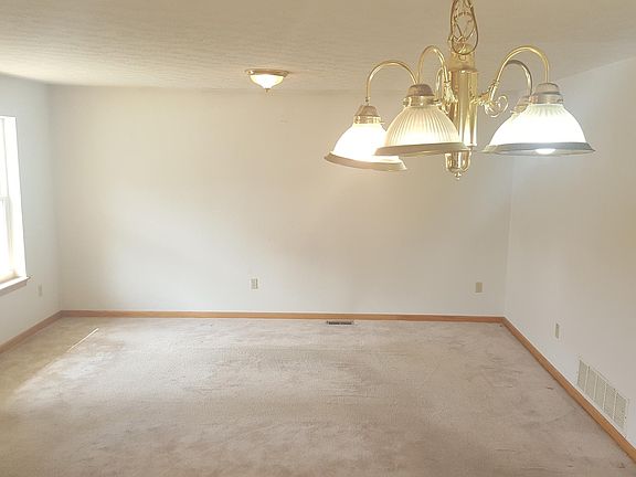 3rd image of 295 E Glenwood Ave