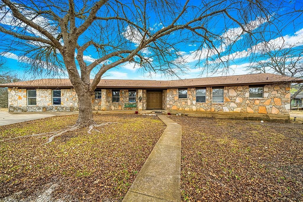 381 Stoneleigh Rd, Center Point, TX 78010 Zillow